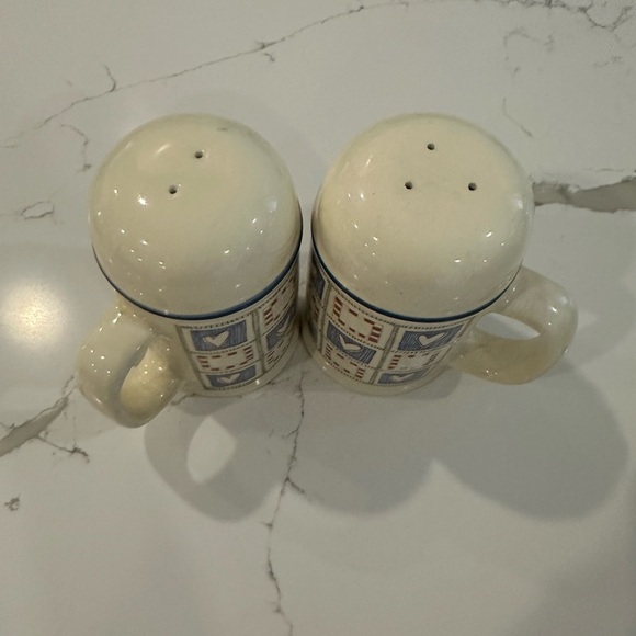 Vintage American Quilt by Treasure Craft salt  and pepper shakers - Set - Picture 2 of 4